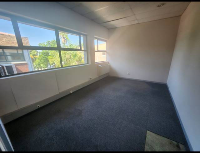 574M² OFFICE TO LET IN RANDJESPARK
